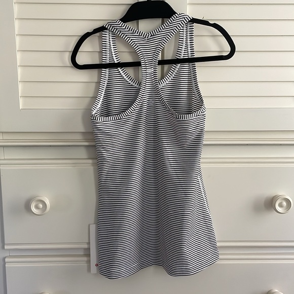 NWT Lululemon Cool Racerback in Black/White Stripe, size 6 - Picture 4 of 4